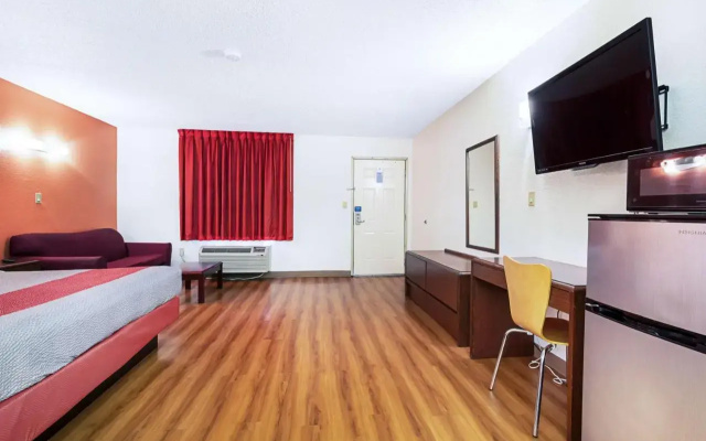 photo 2 of Econo Lodge Covington