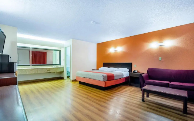 photo 3 of Econo Lodge Covington