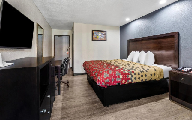 photo 3 of Econo Lodge Akron Copley Northwest