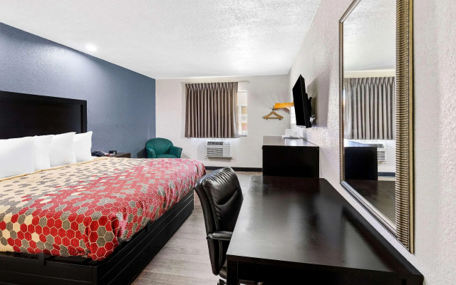 photo 5 of Econo Lodge Akron Copley Northwest