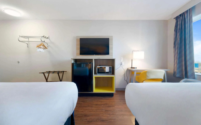 photo 3 of Days Inn by Wyndham Thornton