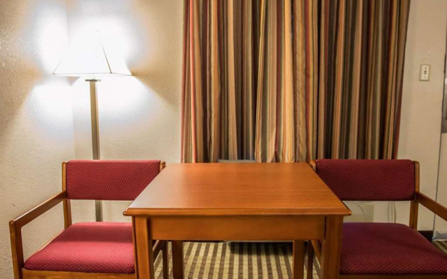 photo 5 of Econo Lodge