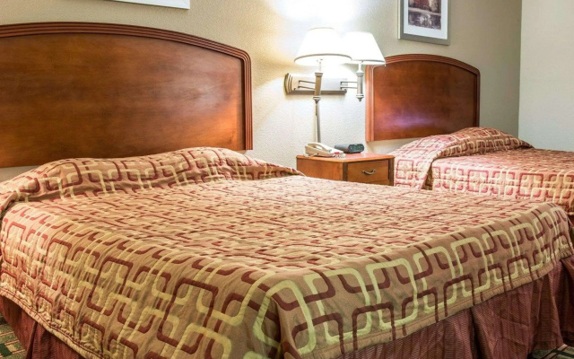 photo 5 of Econo Lodge Kalamazoo near Wings Stadium