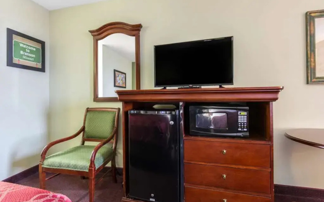 photo 3 of Econo Lodge at Thousand Hills