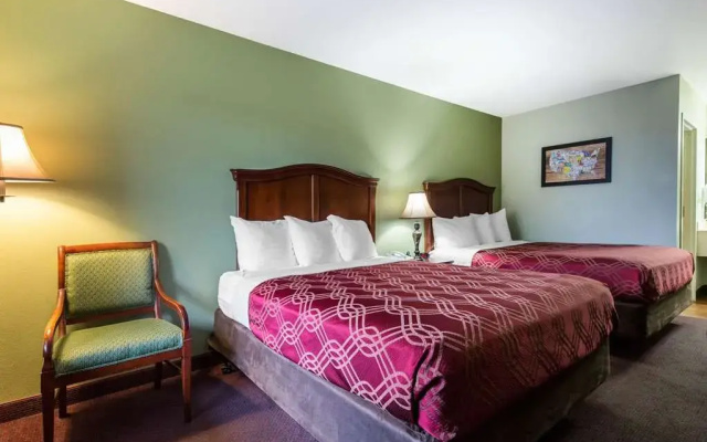photo 4 of Econo Lodge at Thousand Hills