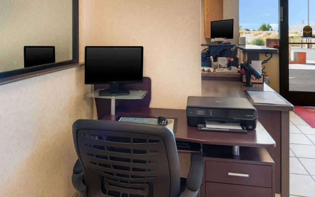 photo 3 of Econo Lodge Grand Junction North