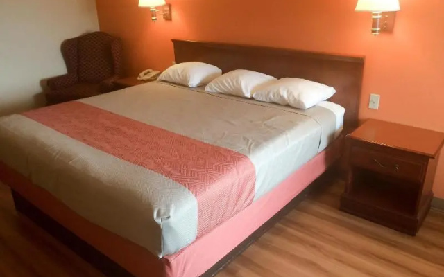 photo 4 of Econo Lodge