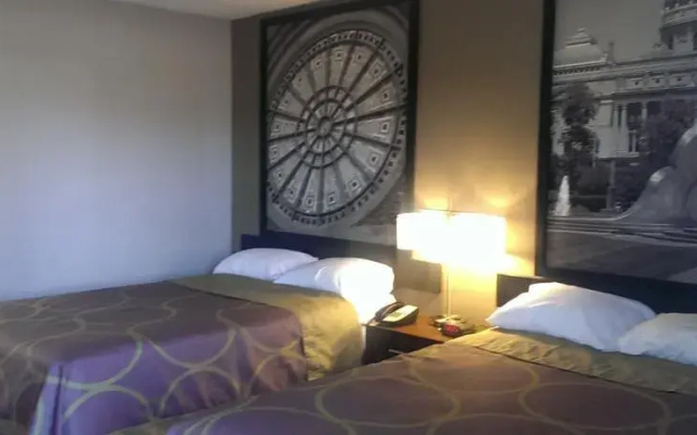 photo 3 of Econo Lodge