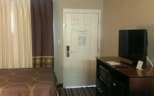 photo 4 of Econo Lodge