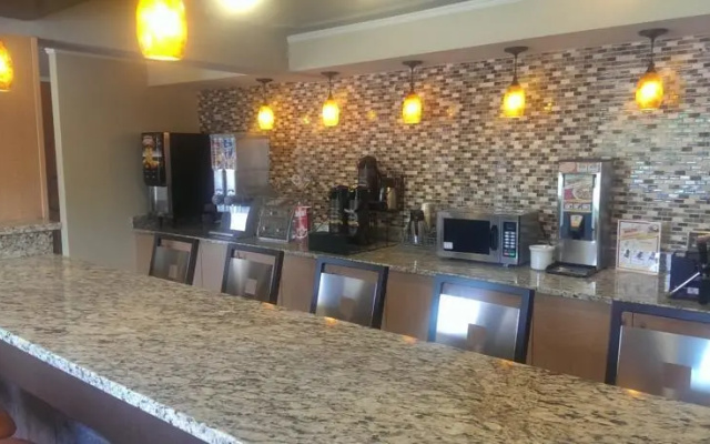 photo 5 of Econo Lodge