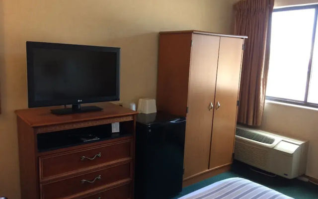 photo 3 of Econo Lodge
