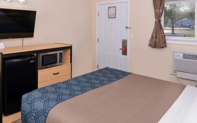 photo 2 of Econo Lodge