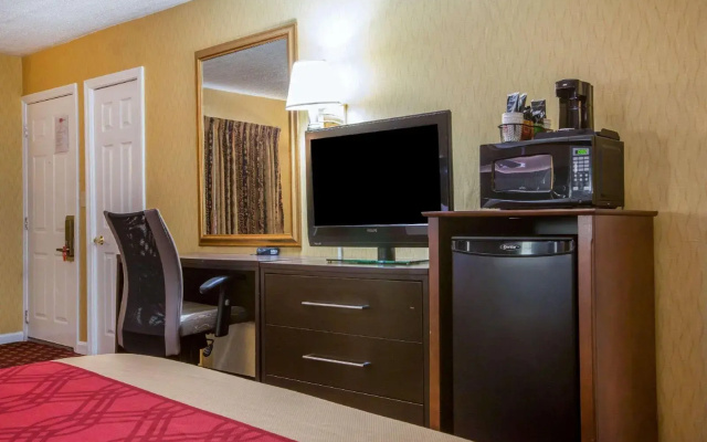 photo 3 of Econo Lodge