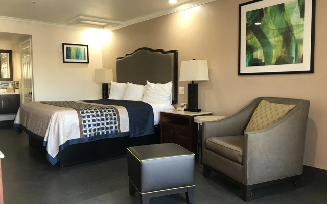 photo 5 of Econo Lodge Airport