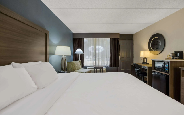 photo 4 of Econo Lodge Asheville Airport