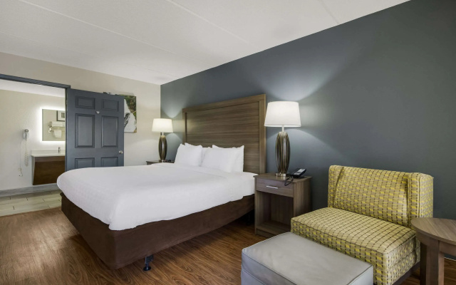 photo 5 of Econo Lodge Asheville Airport