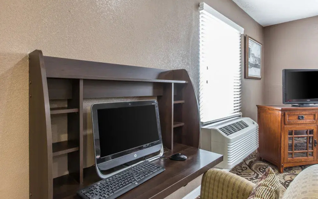 photo 5 of Econo Lodge Auburn