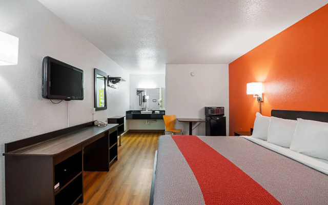 photo 2 of Econo Lodge