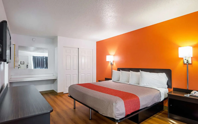 photo 3 of Econo Lodge