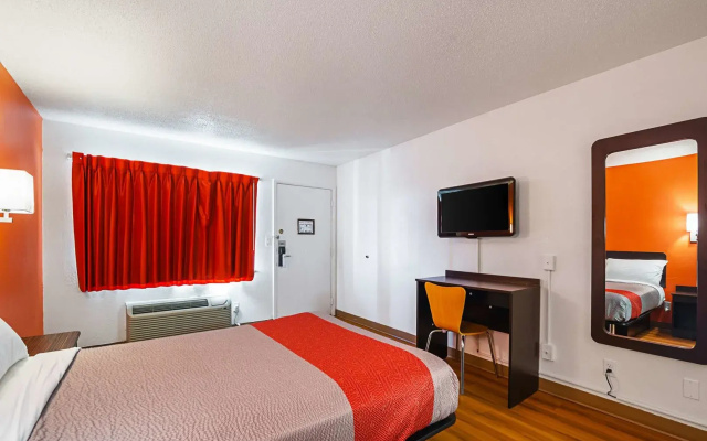 photo 4 of Econo Lodge