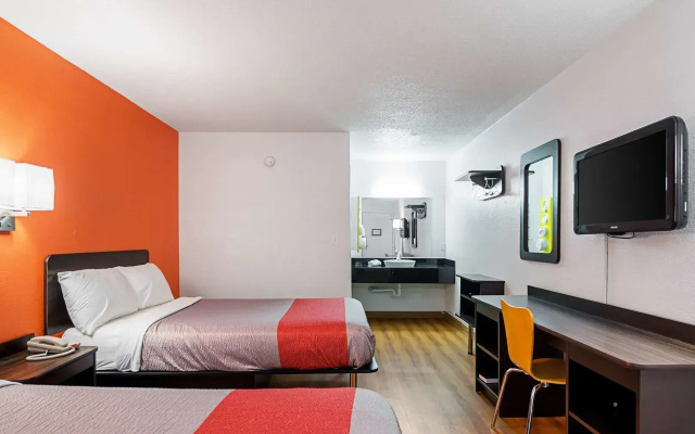 photo 5 of Econo Lodge
