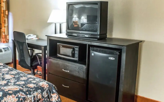 photo 5 of Econo Lodge Burlington I-40