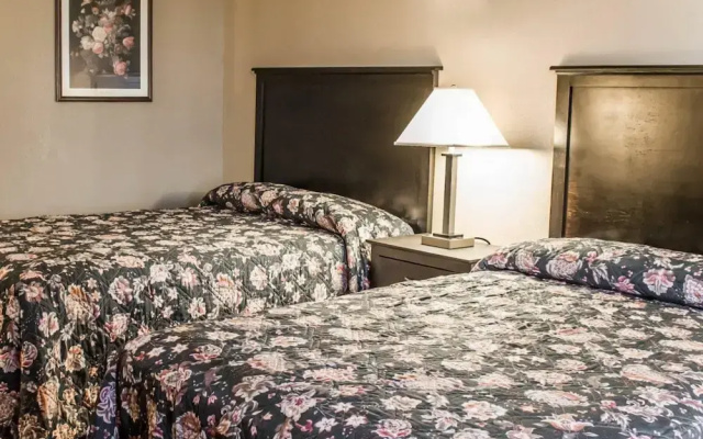 photo 2 of Econo Lodge Burlington I-40