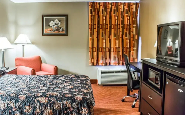 photo 3 of Econo Lodge Burlington I-40