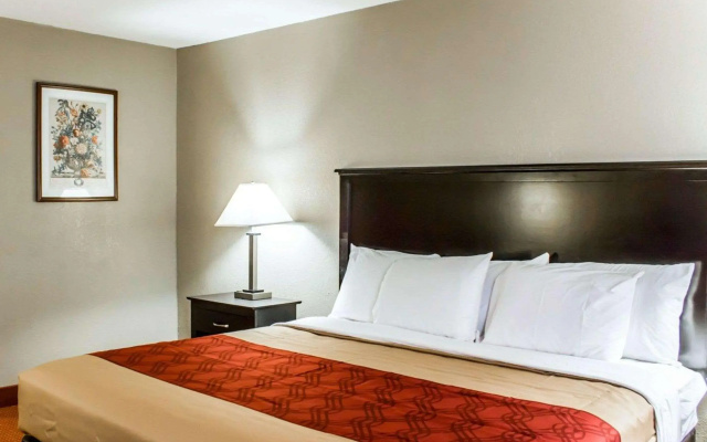 photo 3 of Econo Lodge Burlington I-40
