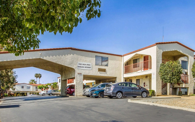 photo 3 of Econo Lodge, Castro Valley