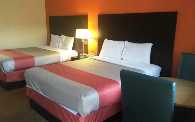 photo 5 of Econo Lodge Central