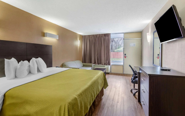 photo 3 of Econo Lodge Roanoke Civic Center