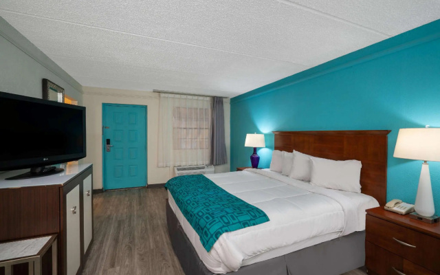 photo 5 of Howard Johnson by Wyndham Atlanta College Park