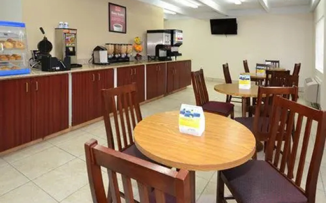 photo 5 of Econo Lodge