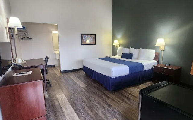 photo 3 of Econo Lodge Conference Center