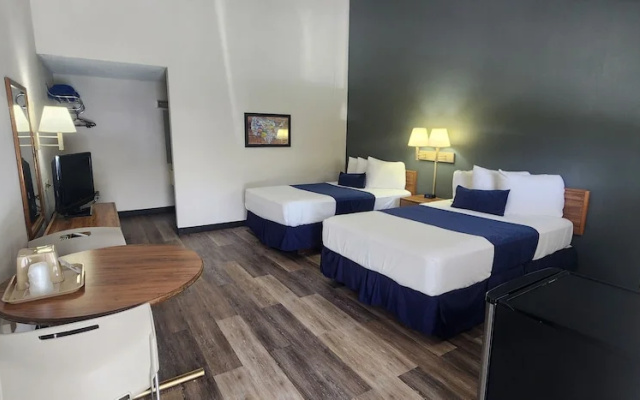 photo 4 of Econo Lodge Conference Center