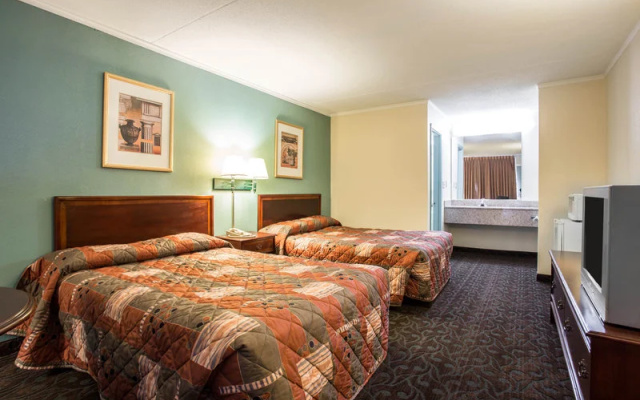 photo 2 of Econo Lodge and Conference Center