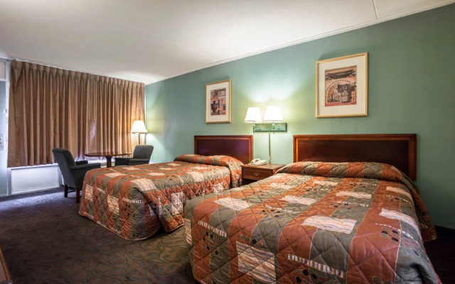 photo 4 of Econo Lodge and Conference Center