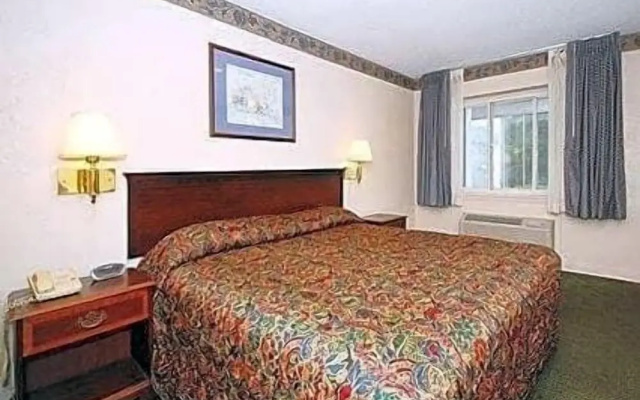 photo 2 of Econo Lodge Conference Center