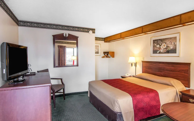 photo 3 of Rodeway Inn Convention Center