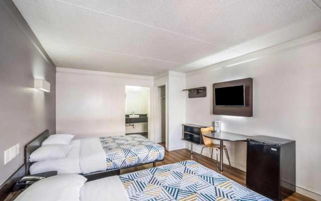 photo 5 of Motel 6 Dallas, TX - Market Center