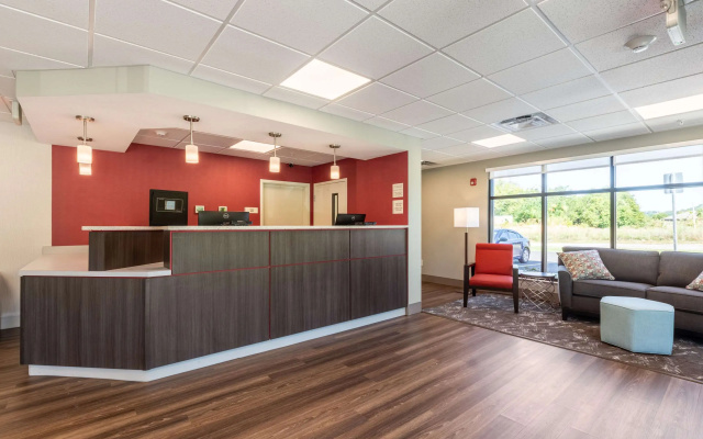 photo 2 of Econo Lodge Dayton