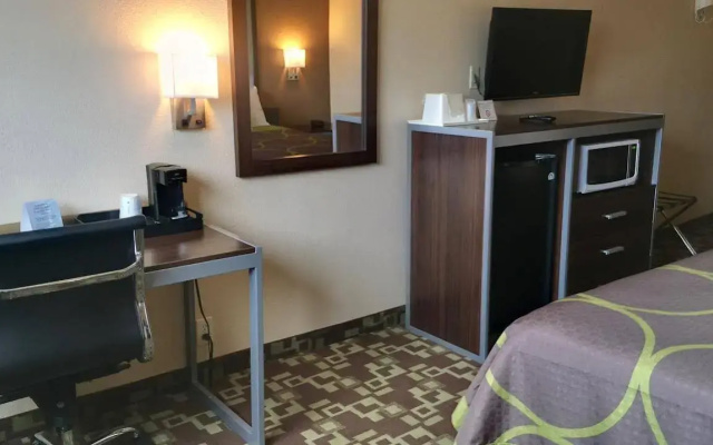 photo 4 of 402 Hotel