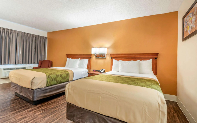 photo 3 of Econo Lodge Louisville Downtown