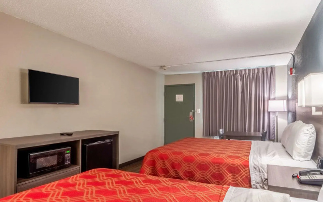 photo 5 of Econo Lodge East Ridge