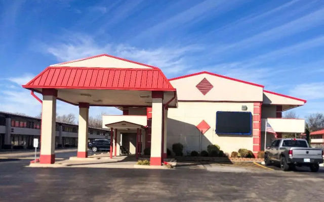 photo 2 of Econo Lodge Erie