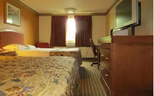 photo 2 of Econo Lodge Expo Center