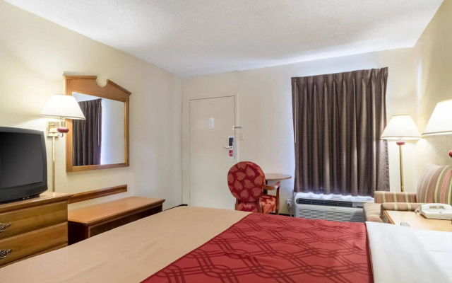 photo 4 of Econo Lodge Hotel Fayetteville