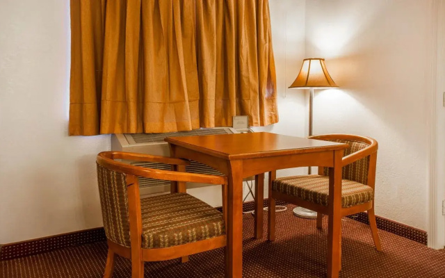 photo 4 of Port of Tacoma Inn