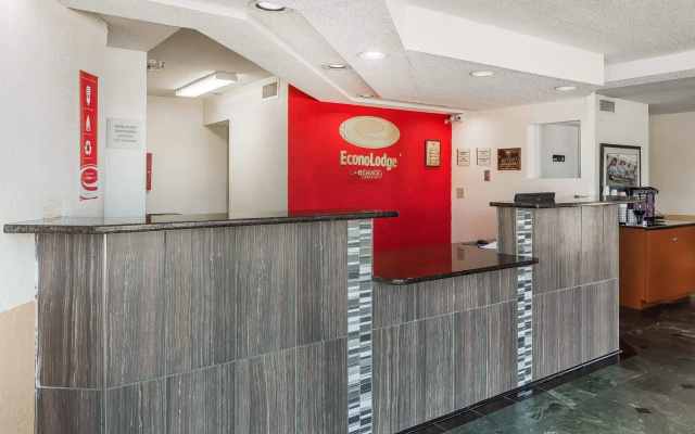 photo 2 of Econo Lodge Florence - Darlington